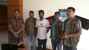 ২০ মামলার আসামি ‘খোঁড়া কামরুল’ গ্রেপ্তার