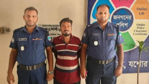 পুত্রবধূকে ধর্ষণের অভিযোগে শ্বশুর গ্রেপ্তার