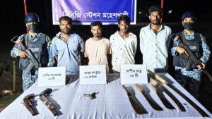 অস্ত্র-গুলিসহ ‘ফজল কাদের বাহিনী’র ৪ সদস্য আটক
