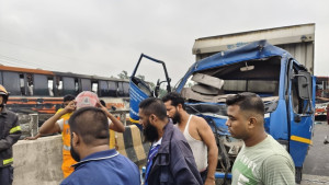 ঢাকা-টাঙ্গাইল মহাসড়কে ত্রিমুখী সংঘর্ষে নিহত ১