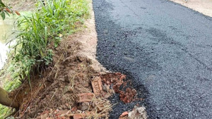 ৮ বছর পর সংস্কার, মাস না যেতেই ভাঙন!