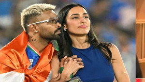 টিম হোটেলে গার্লফ্রেন্ড, আইপিএলে নড়েচড়ে বসেছে বোর্ড