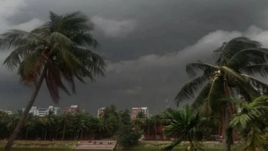 দেশের ১৩ এলাকায় ৬০-৮০ কিমি বেগে ঝড়ো হাওয়া ও বজ্রবৃষ্টির শঙ্কা