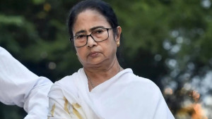 মমতার নতুন এক্স বায়ো কী বলছে