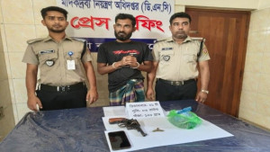 যশোরে পিস্তল ও গাঁজাসহ যুবদল নেতা আটক