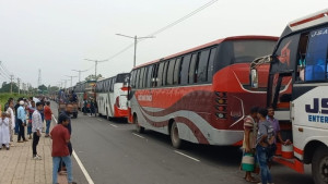 পাটুরিয়া-দৌলতদিয়ায় যাত্রীদের চাপ, পারের অপেক্ষায় দুই শতাধিক যান