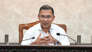 সন্ত্রাসকে রাজনৈতিক পরিচয়ে নয়, ব্যক্তি হিসেবে বিবেচনা করুন: প্রধানমন্ত্রী
