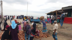 পাটুরিয়ায় ঘরমুখো যাত্রীদের ভোগাচ্ছে ‘সড়ক সংস্কার’