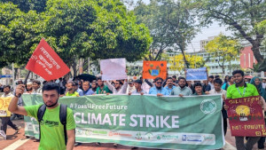 ‘জীবাশ্ম জ্বালানিমুক্ত বিশ্ব’ চান জলবায়ু কর্মীরা