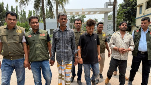 ঠিকাদারের কাছে চাঁদা চেয়ে নিরাপত্তাকর্মীদের মারধর, গ্রেপ্তার ৩
