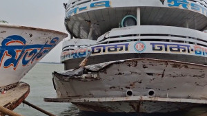হঠাৎ কালবৈশাখী, ২ লঞ্চের সংঘর্ষে আহত ১০