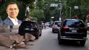 নিজে গাড়ি চালিয়ে পশুবর্জ্য অপসারণ পরিদর্শনে প্রধানমন্ত্রী
