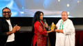 নিউইয়র্কে সম্মাননা পেলেন ফরিদুর রেজা সাগর